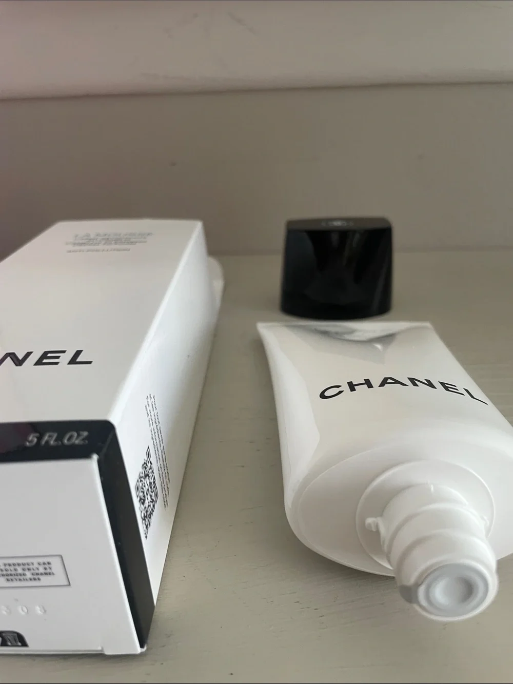 CHANEL La Mousse Cleansing Cream-to-Foam — White & Black Packaging
